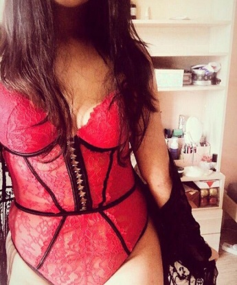 Соблазнительная куколка ждет тебя для незабываемых моментов страсти и удовольствия. Готова исполнить все твои желания и фантазии. Позволь себе расслабиться и насладиться настоящей страстью в моих объятиях! 6296, 23 года